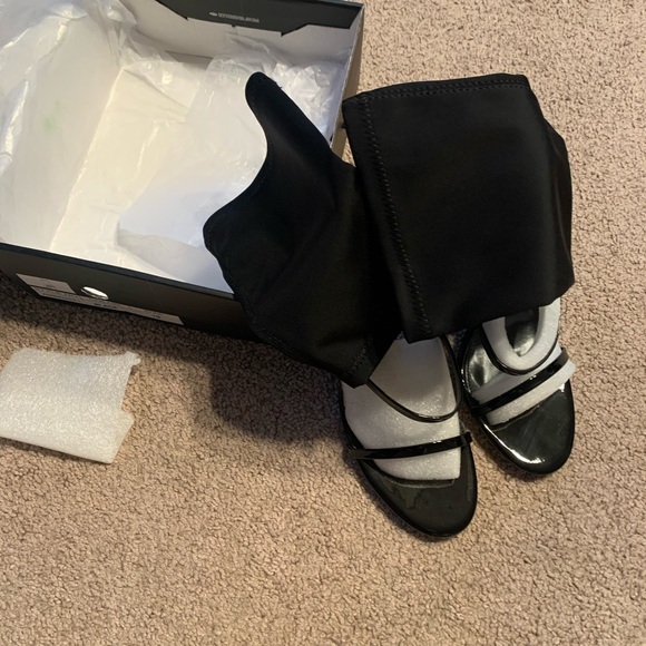 Trendy Black Heels - Picture 6 of 8